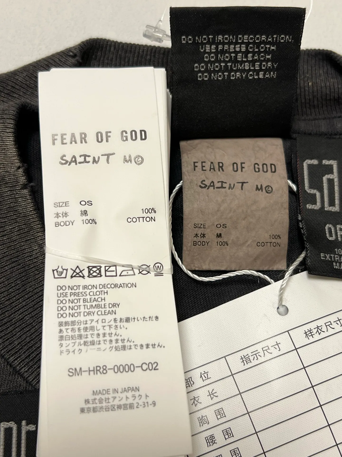 Customized original co-branded main label/wash label SAINT Mxxxxxx × FEAR OF GOD FG_SS TEE/SNT OF GOD/BLK 25SS Heavy FOG co-branded model SAINT OF GOD prayer short sleeves Washed black S-XL This season's blockbuster co-branded model FOG manager JERRY personally carries the goods. The SAINT OF GOD series co-branded has gained quite a lot of buzz. Top-notch printing technology uses silver sand and cracked pulp on the front and rear panels for deep restoration.